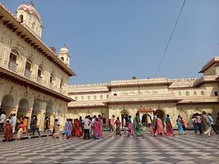 Devotees at the Kanak Bhawan. (Image: Sumati Mehrishi)