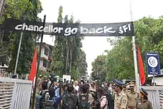 SFI students holding protest.