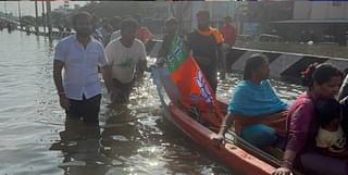 BJP workers evacuating people by boat (BJP TamilNadu/Twitter)