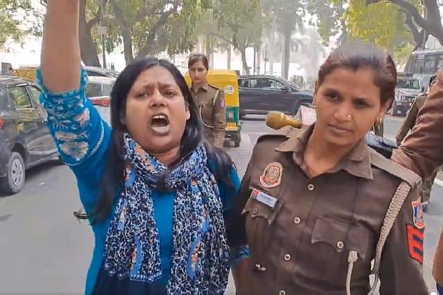 Woman demonstrator Neelam Azad apprehended outside Parliament.