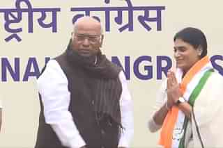 Mallikarjun Kharge welcomes YS Sharmila in Congress