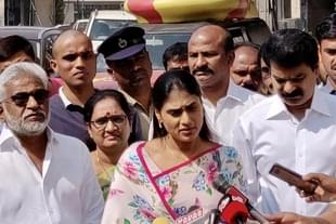 YS Sharmila talking to the media (Image: @varun2c/twitter)