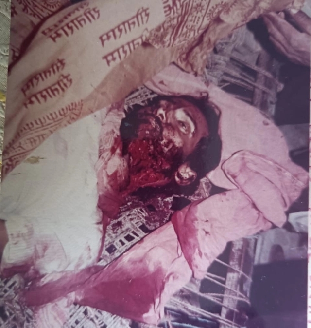 Picture of a slain karsevak clicked by Tripathi in 1990.