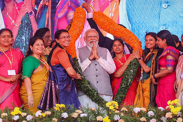 PM Modi being welcomed in Thrissur