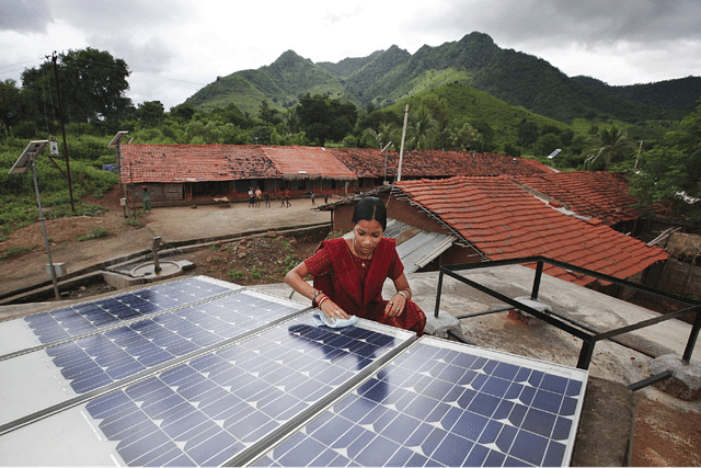Every household endowed with a roof can harness the power of the sun, reducing electricity expenses. (Image: Abbie Trayler Smith/ClimateVisuals)