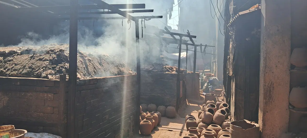 Inside kumbharwada in Dharavi. (Ankit Saxena/Swarajya)