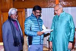 Hemant Soren (middle) submitting his resignation to Governor C P Radhakrishnan (right) while Champai Soren (left) looks on