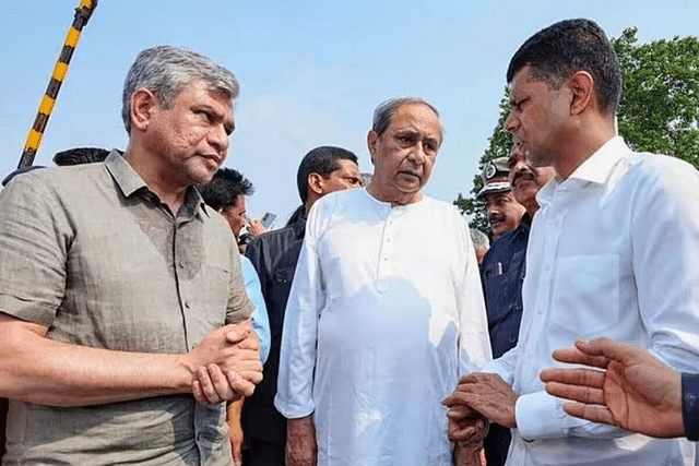 Railway Minister Ashwini Vaishnaw (left, in half shirt) with Odisha Chief Minister Naveen Patnaik (to his right)