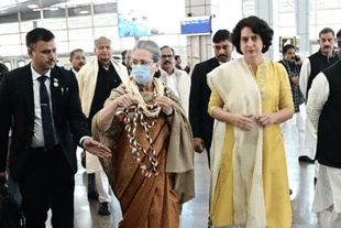 Sonia Gandhi with daughter Priyanka Gandhi Vadra (Pic Via Twitter)