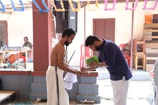 Anil Antony receiving temple prasad (Special Arrangement)