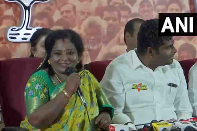 Tamilisai Soundararajan rejoins BJP, Annamalai on her left