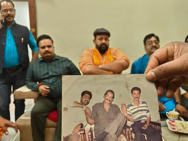 Moments before creating the photo. In the picture is Dilip Judev with his associates.