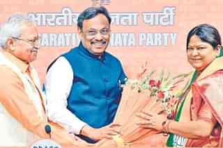 Sita Soren being welcomed into the BJP by senior party leaders.
