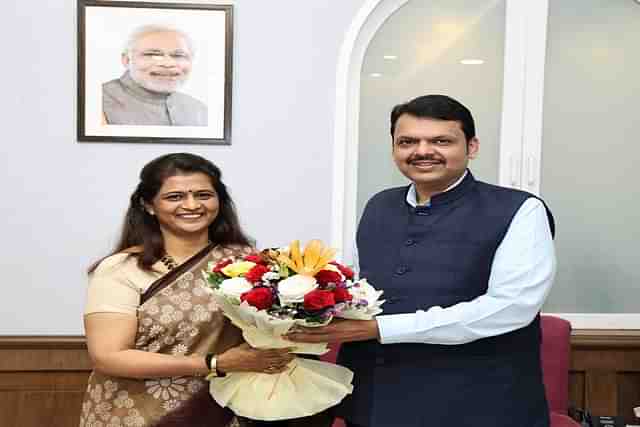 Archana Patil Chakurkar, daughter-in-law of former Union Home Minister Shivraj Patil meets Devendra Fadnavis. 