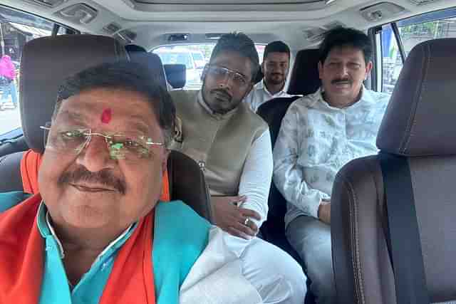 Kailash Vijayvargiya posts selfie with Akshay Kanti Bam