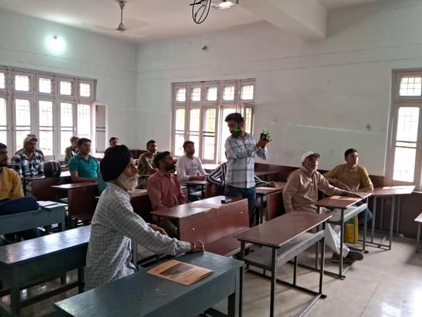 Masons learning the use of digital measurements and levels through new tools. (AnkitSaxena/Swarajya)