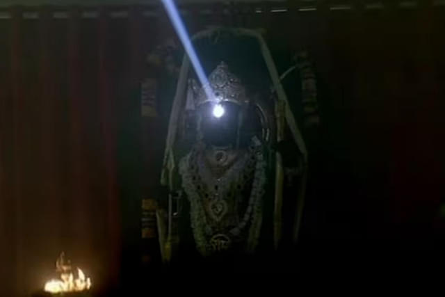 ‘Surya Tilak’ illuminating Ram Lalla’s forehead. Source: X