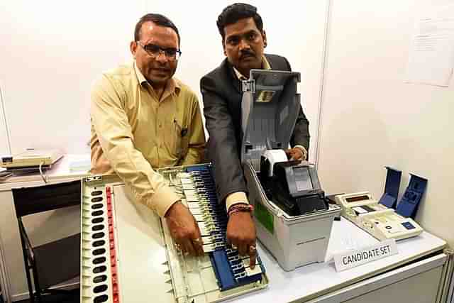 Election Commission conducts a live demonstration of the workings of the EVM and VVPAT machines. (Sonu Mehta/Hindustan Times via Getty Images)