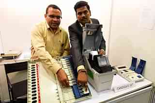Election Commission conducts a live demonstration of the workings of the EVM and VVPAT machines. (Sonu Mehta/Hindustan Times via Getty Images)