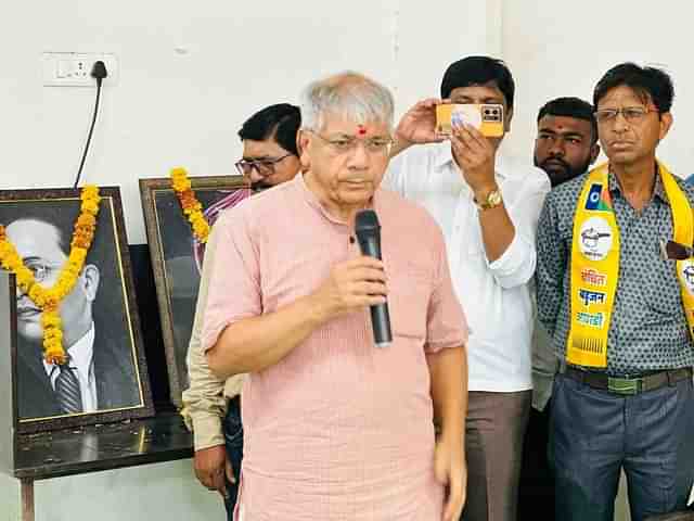 Vanchit Bahujan Aghadi (VBA) chief and Akola Lok Sabha candidate Prakash Ambedkar addressing a meeting (Special Arrangement)