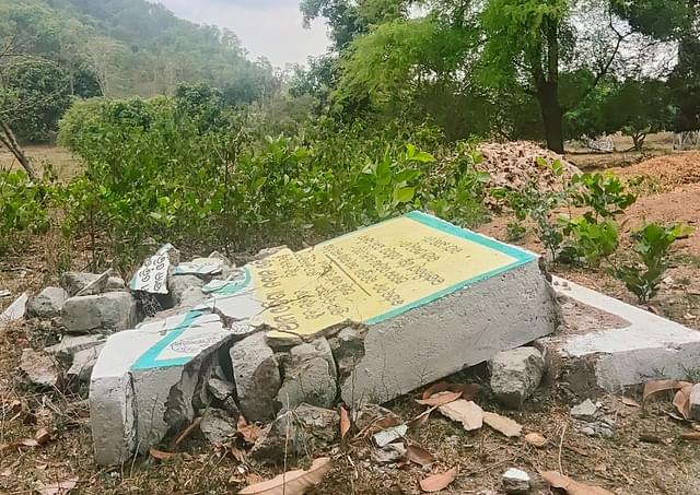 The concrete tabled proclaiming construction of a community centre at Isrupa
