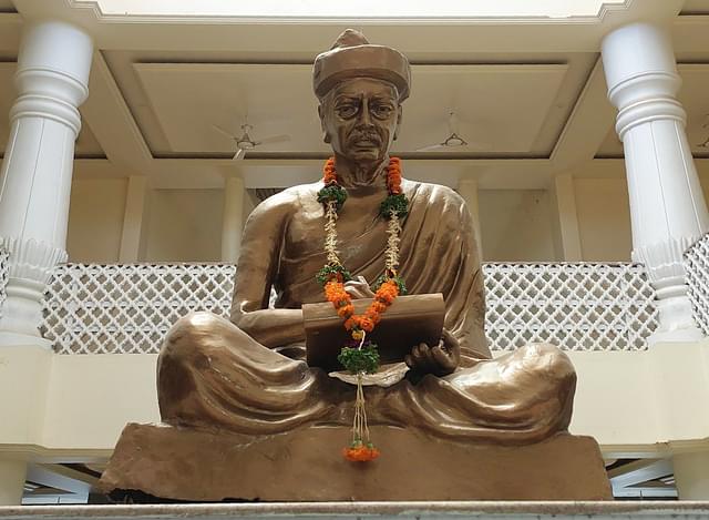 A statue of the famed 18th century Marathi-poet Moropant.