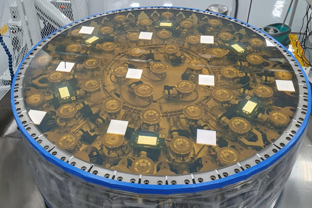 The first mirror roundel polished at ITOFF.