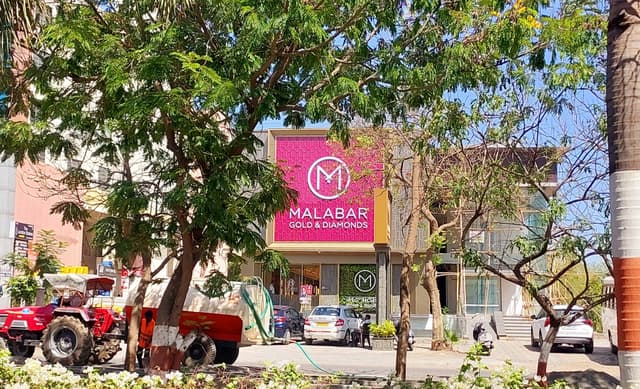 A gold showroom in Baramati.