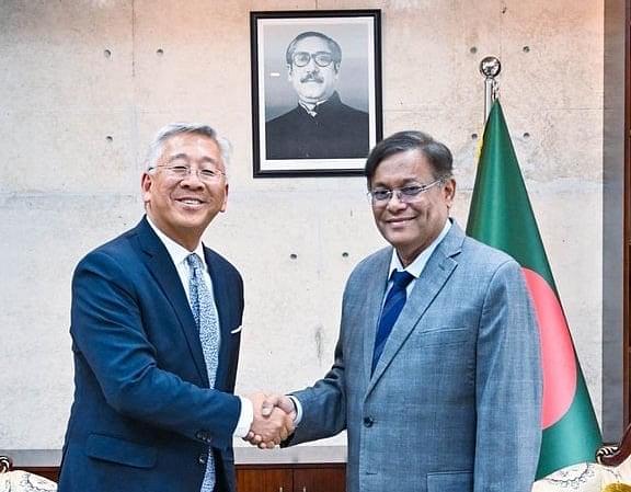 US Assistant Secretary of State for South and Central Asia Donald Lu with Bangladesh Foreign Minister Hasan Mahmud in Dhaka.