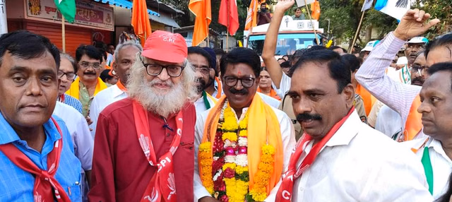 CPI cadres in a rally in support of the Shiv Sena UBT candidate Arvind Sawant (Photo: Comrade Prakash Reddy/Facebook)