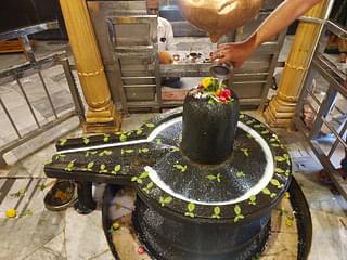 A Pinda dedicated to lord Shiva in the Garbhagriha of the temple.