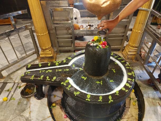 A Pinda dedicated to lord Shiva in the Garbhagriha of the temple.