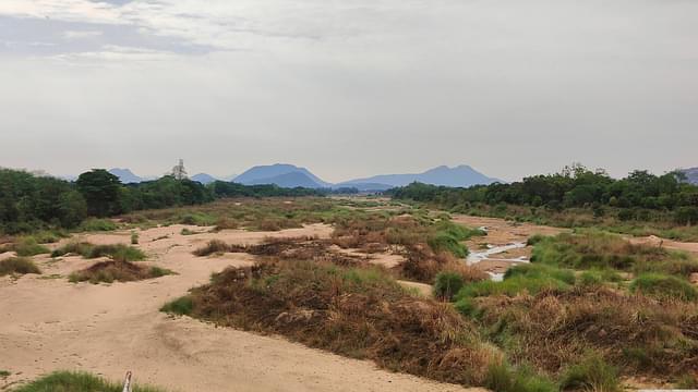 The dry Rusikulia riverbed.