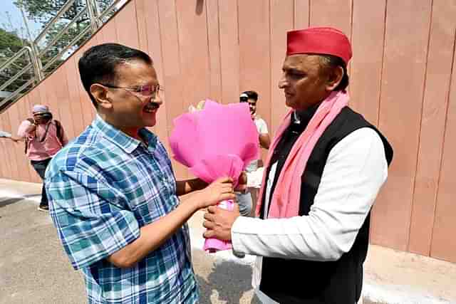 Arvind Kejriwal meets Akhilesh Yadav in Lucknow