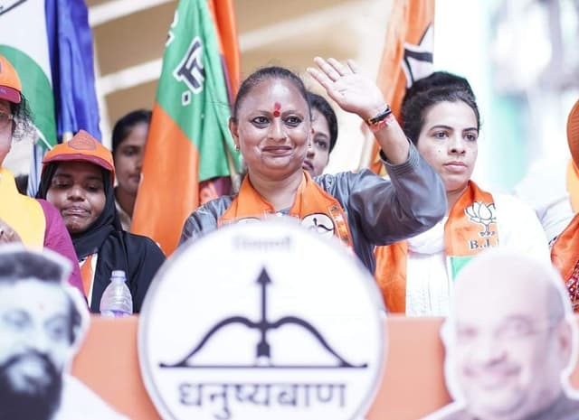 Eknath Shinde-led Shiv Sena candidate Yamini Jadhav during a rally in the Muslim-dominated Mumbadevi state assembly seat segment (Photo via Vijay Lipare)