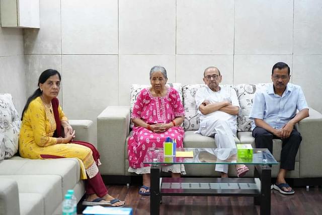Delhi CM Arvind Kejriwal with his parents and wife Sunita Kejriwal.