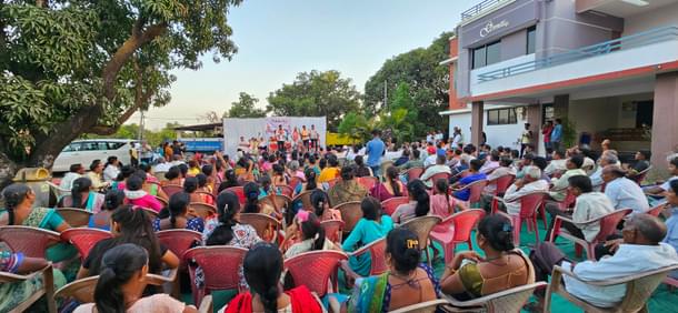 A public meeting in Bhoma Pardi.