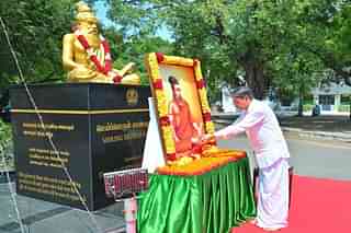 Governor RN Ravi paying homage to  Thiruvalluvar (@rajbhavan_tn)