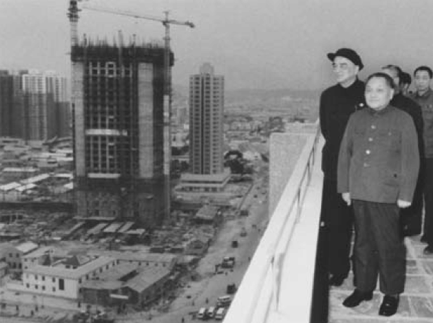 Deng Xiaoping in the foreground inspecting construction works in Shenzhen, China's first SEZ. Image Source: Deng Xiaoping And The Transformation Of China by Ezra Vogel (2011)