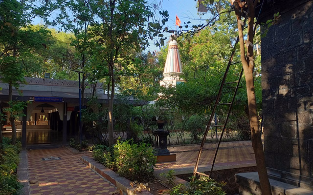 Shri Kanheri Temple Complex houses shrines dedicated to lord Hanuman and lord Ram along with a tomb dedicated to the late Maratha noble Subhanji Deokate. The latter served the famed Maratha king Chatrapati Shivaji and was a Vatandar of several villages in Western Maharashtra including Kanheri and Katewadi.