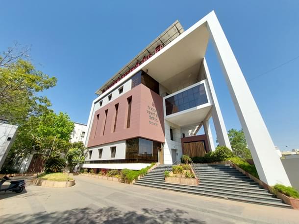 The headquarters of the Baramati Co-Operative Bank along the Baramati-Bhigwan road.