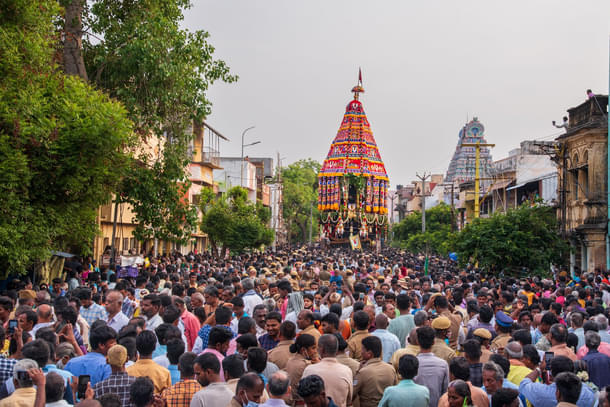 Sri Ranganatha's chariot through the streets of Srirangam (photo by Ethiraj)