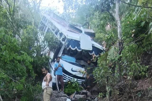 Ten Pilgrims Killed As Bus Falls Into Gorge After Terrorist Attack In J ...