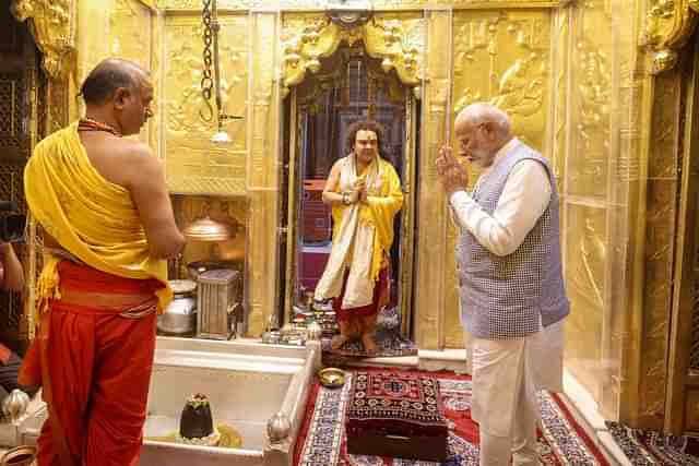 PM Modi at Kashi Vishwanath Temple 