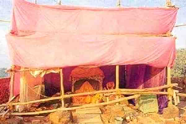 The makeshift tent that housed Ram Lalla in Ayodhya earlier (Pic via X)