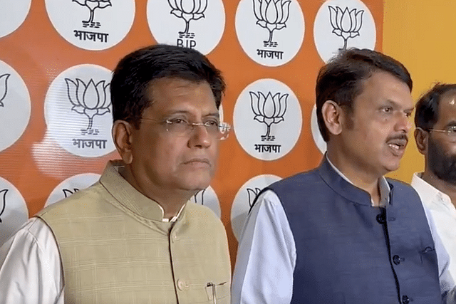 Union Minister Piyush Goyal with Maharashtra Deputy CM Devendra Fadnavis (Pic Via Twitter)