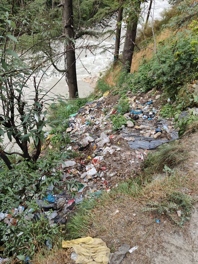 Most valleys in Himachal Pradesh are littered with garbage - both the tourists and irresponsible local vendors are equally responsible for this mess.