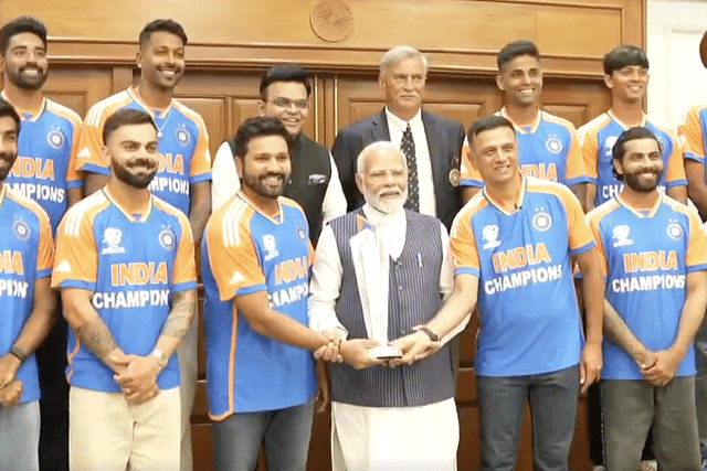 Team India with PM Modi (Pic Via X)