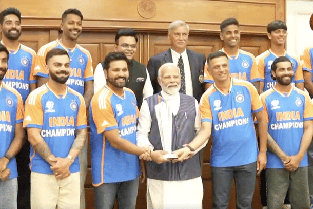 Team India with PM Modi (Pic Via X)