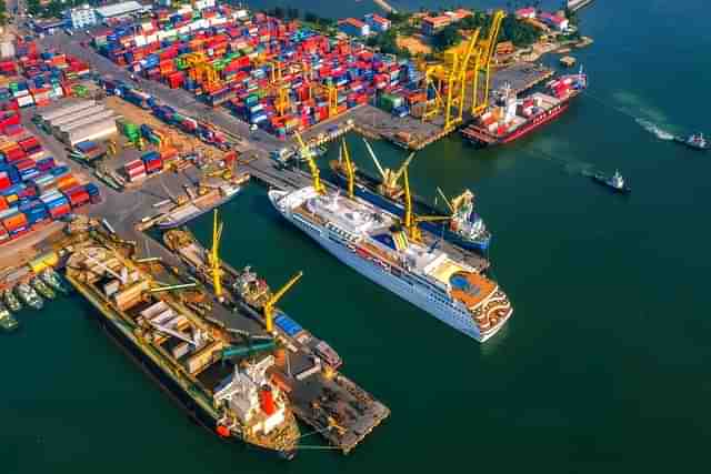 Major port capacity has nearly doubled since 2014, demonstrating India's commitment to handling growing trade volumes.  (Vinpearl)